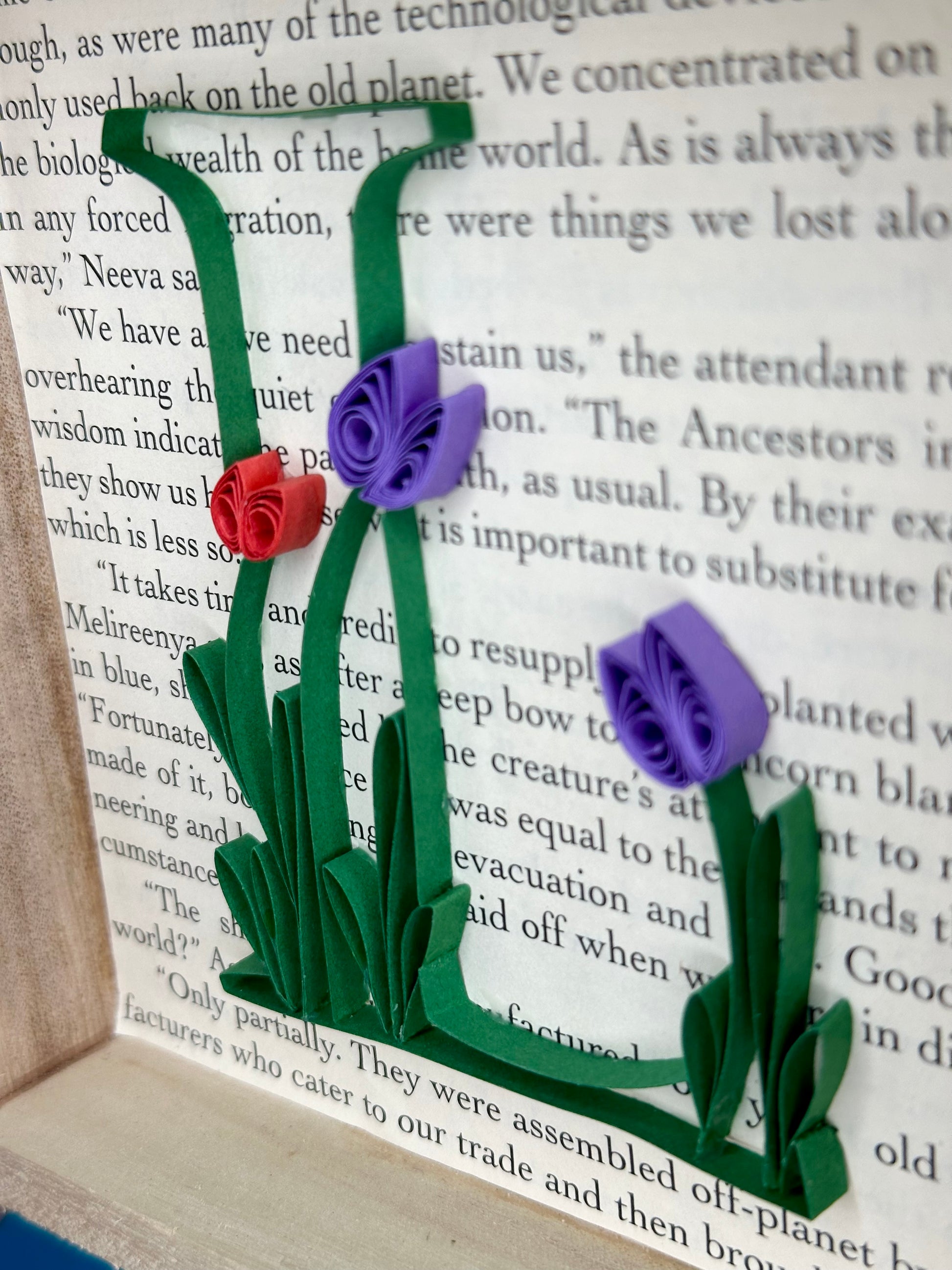 Detail photo of quilling letter L